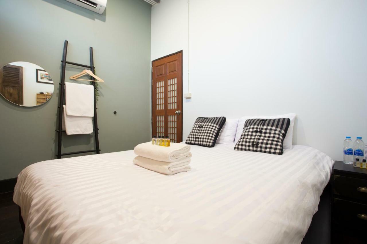 The Orientale Hostel Bangkok Bagian luar foto